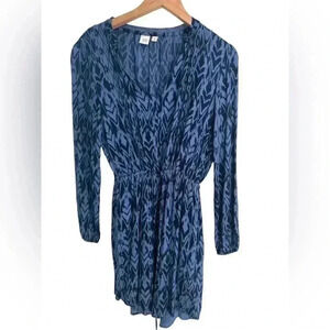 🌟🌟final sale🌟🌟Gap Long Sleeve V Neck Blue Chevron Print Dress. Size Small